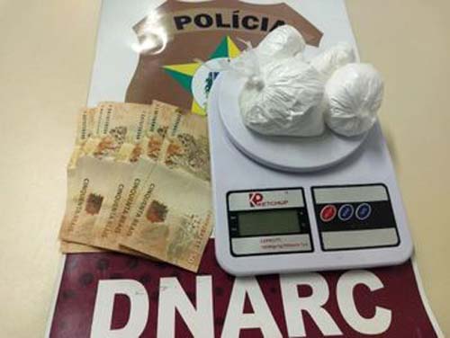 Grávida de oito meses é presa suspeita de tráfico de cocaína em Maceió