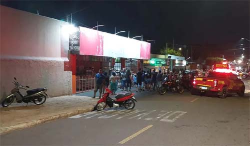 Pai e filho são mortos a tiros em bar na cidade de Campo  Grande