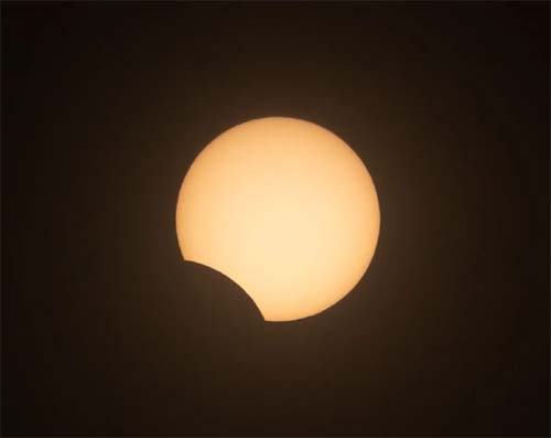Saiba tudo sobre o 2º eclipse solar do ano, que ocorre neste domingo (21)
