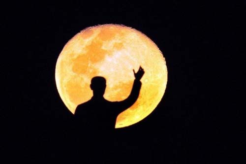 Eclipse e maior superlua do ano ocorrem nesta semana; saiba como observar