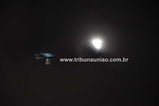 Chuva intensa e céu nublado impedem palmarinos de assistir a 'Lua Vermelha'