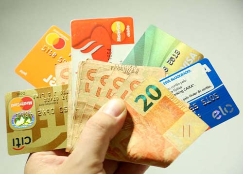 Em março, antes dos efeitos da pandemia, eram 59 milhões com contas atrasadas; em média, cada consumidor ficou com 4 pagamentos em aberto