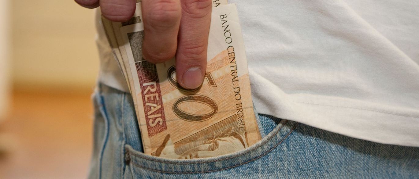 Cidadão brasileiro ainda não conseguiu guardar dinheiro em 2017