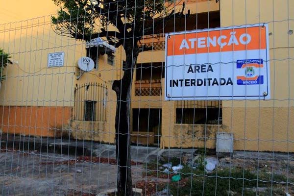 Imóveis começam a ser identificados e selados em Maceió