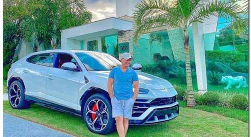 Cantor Eduardo Costa vira réu por estelionato em compra milionária