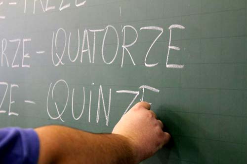 Reestruturação da carreira dos professores prevê melhoria salarial e ascensão mais simples