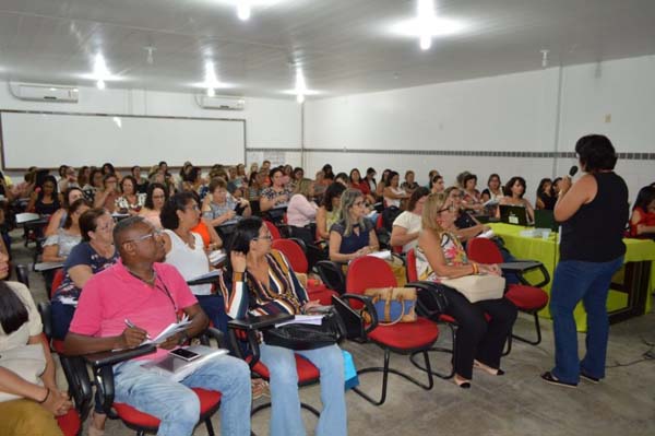 Gestores escolares recebem orientações sobre o ano letivo