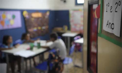 Especialista afirma que acesso à educação deve ser um direito universal, não um privilégio de classe