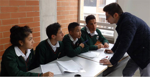 De 70 adolescentes grávidas a zero: como a educação sexual mudou a realidade de uma escola na Colômbia