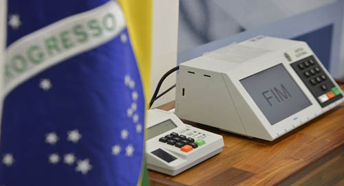 Constituição brasileira permite candidaturas avulsas em eleições, diz advogado