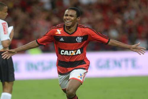 Elias decide no fim, Flamengo vence Atlético-PR e é tri da Copa do Brasil