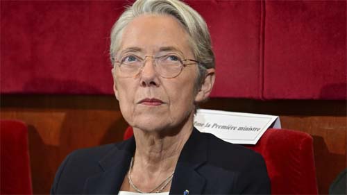 Primeira-ministra francesa Élisabeth Borne demite-se