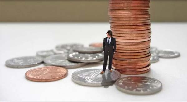 Percentual de endividados cai, mas inadimplência aumenta em fevereiro