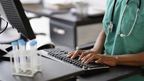 'Fuga de jalecos': a onda de profissionais da saúde que trocam Brasil pelos EUA