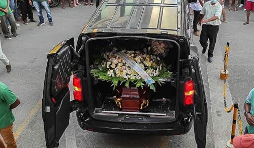 Moradores de Porto Calvo lotam ruas na despedida ao ex-prefeito Kaika