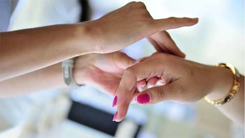 Vitamina C, ácido hialurônico e retinol: o que se sabe sobre eficácia contra envelhecimento da pele