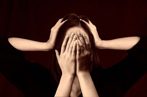 Enxaqueca x dor de cabeça: entenda diferenças, tipos de tratamento e o papel dos fatores emocionais
