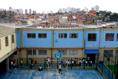 Como a educação está relacionada com saneamento e crescimento