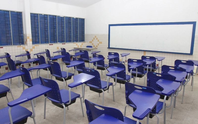 Secretário estadual de Educação anuncia retorno de aulas 100% presenciais para turmas do ensino fundamental e médio