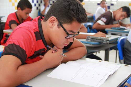 Escolas da rede estadual iniciam período para renovação de matrículas