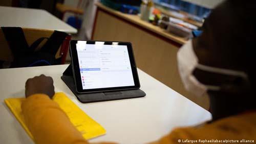 França reimpõe obrigatoriedade de máscaras em escolas