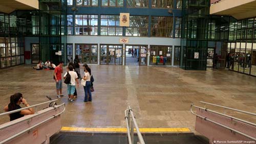 Graduação ou ensino técnico?