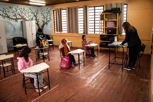 Sancionada lei que obriga escolas públicas a oferecer mobiliário e materiais adequados  