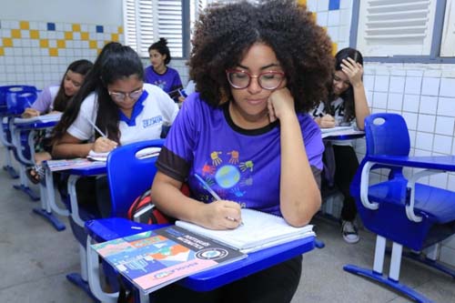 Processo de volta às aulas será discutido com toda a sociedade, diz Fábio Guedes