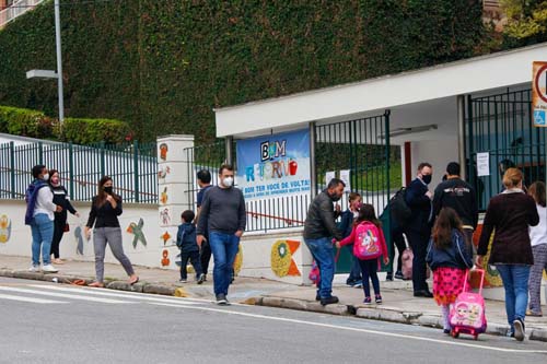 Por que pesquisadores defendem início de aulas mais tarde após experiência de lockdown