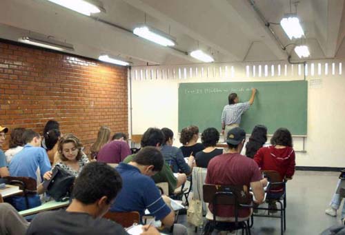 MEC criará 500 novas escolas públicas com ensino médio em tempo integral