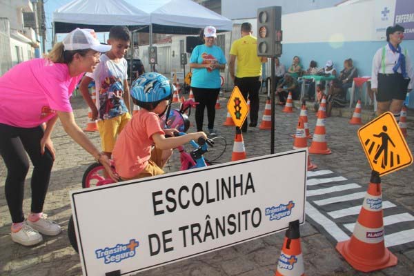 Ação na Ponta Verde vai ensinar crianças a andar de bicicleta neste domingo