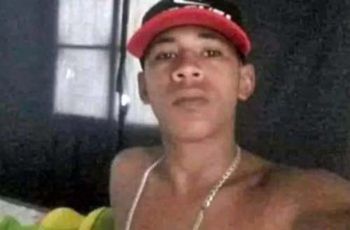 Jovem fica gravemente ferido após ser espancado a pauladas