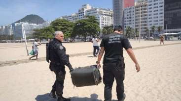 Esquadrão antibombas retira objeto semelhante a granada em Copacabana