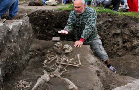 Arqueólogos encontram esqueleto de 