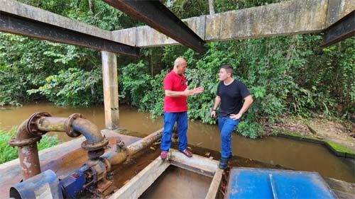 Vistoria sobre falta d’água constata despejo direto do esgoto no Rio Mundaú, em Murici