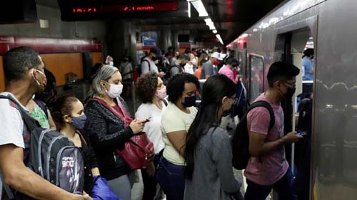 Piora na covid-19 e vacinação lenta podem ameaçar América Latina em 2021, diz FMI