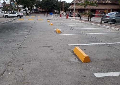 Veículos de turismo devem estacionar de forma intercalada na orla da capital
