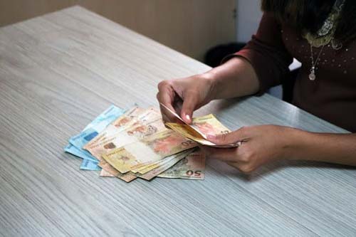 Governo do Estado libera primeira faixa salarial neste sábado (28) Recebem os funcionários que possuem vencimentos de até R$ 2.562,00