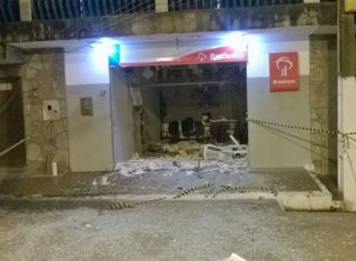 Criminosos explodem dois caixas eletrônicos em Estrela de Alagoas