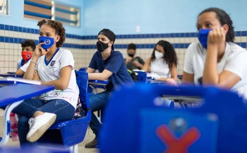 Mais de 170 mil alunos de Alagoas podem perder benefício de R$ 500 se projeto não for aprovado