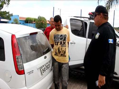 Pai é preso acusado de abusar sexualmente das filhas de 13 e 10 anos em Pariconha