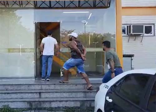 Menina estuprada e que teve bebê no RJ aparentava medo e não sabia o que é estar grávida, diz delegada