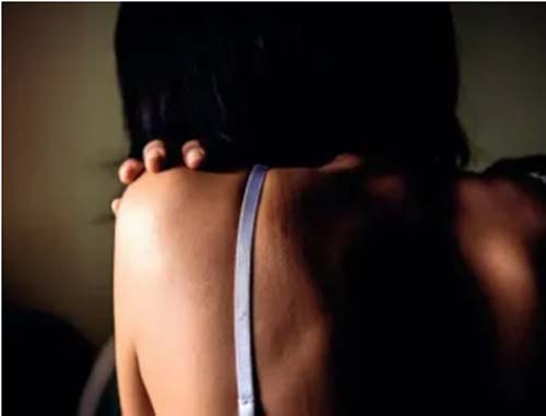 Menina de 14 anos denuncia ser vítima de abusos sexuais há mais de um ano pelo padrasto