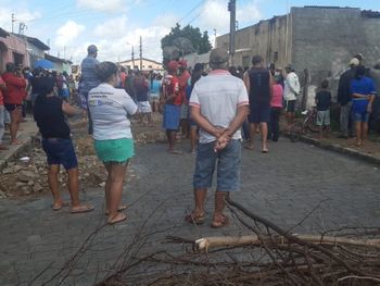  População se revolta após corpo de menina com sinais de estupro ser encontrado