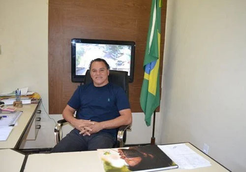 Prefeito de São Miguel dos Milagres pede afastamento do cargo