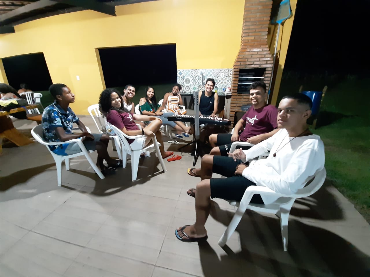 Longe da folia, jovens da Igreja O Brasil Para Cristo aproveitam o feriado prolongado em retiro