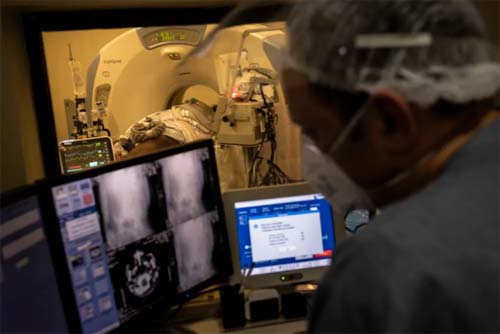 Bolsonaro sanciona Orçamento de 2022, mas não detalha vetos 