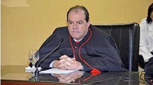 Ex-conselheiro do TCE é investigado por contrato ilegal de quase R$ 1 milhão para formação de servidores