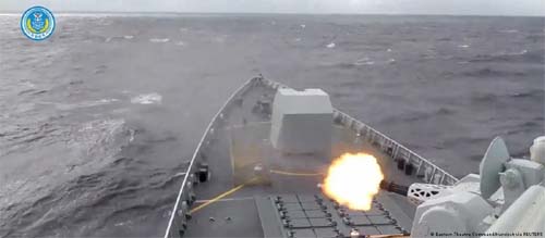 Pequim realiza vasto exercício militar cercando Taiwan com fogo real e simulações de bloqueio naval