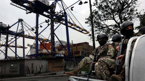 Suspeitos do homicídio de promotor são detidos no Equador; militares fazem operação em presídio